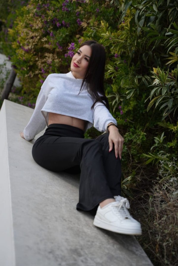 ARDIENTE Y COMPLACIENTE, DESEOSA POR FOLLAR