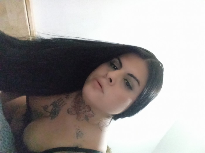 Chica trans latina de 24 años cachonda