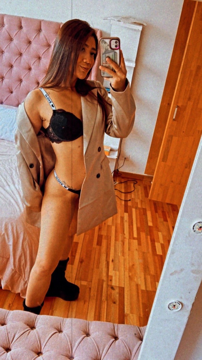 Sexy y ardiente Priscila