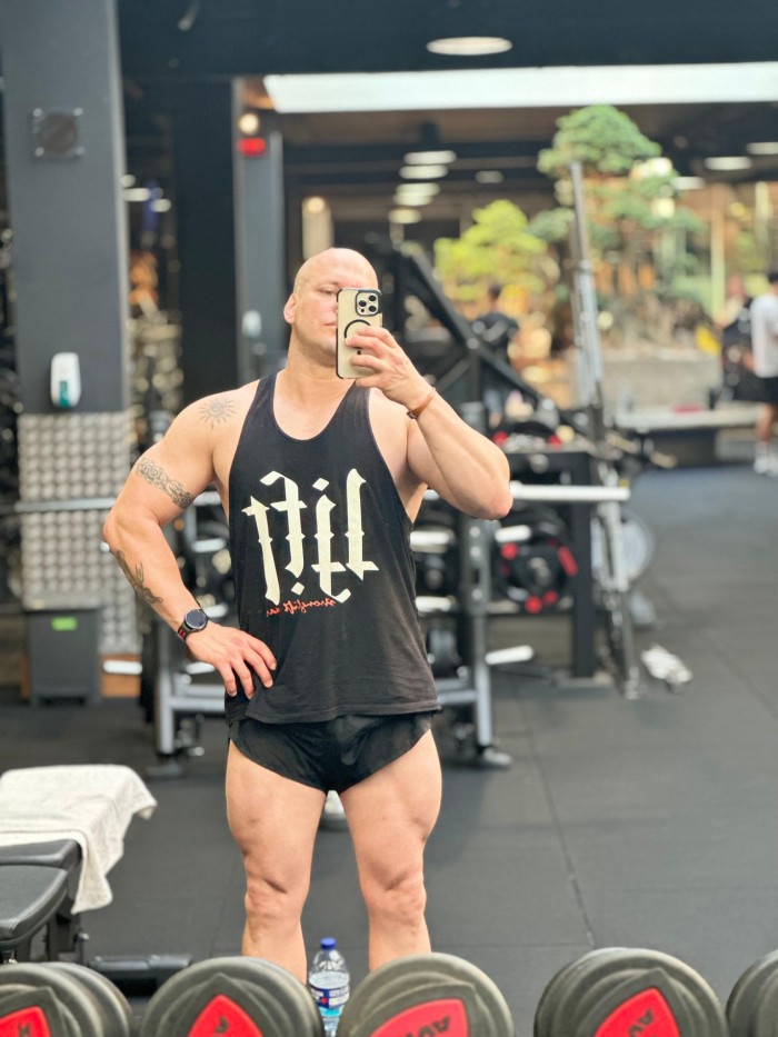 Hetero, Recien llegado a León solo mujeres