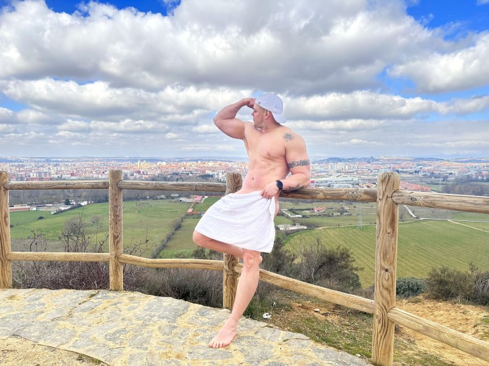 Hetero, Recien llegado a León solo mujeres