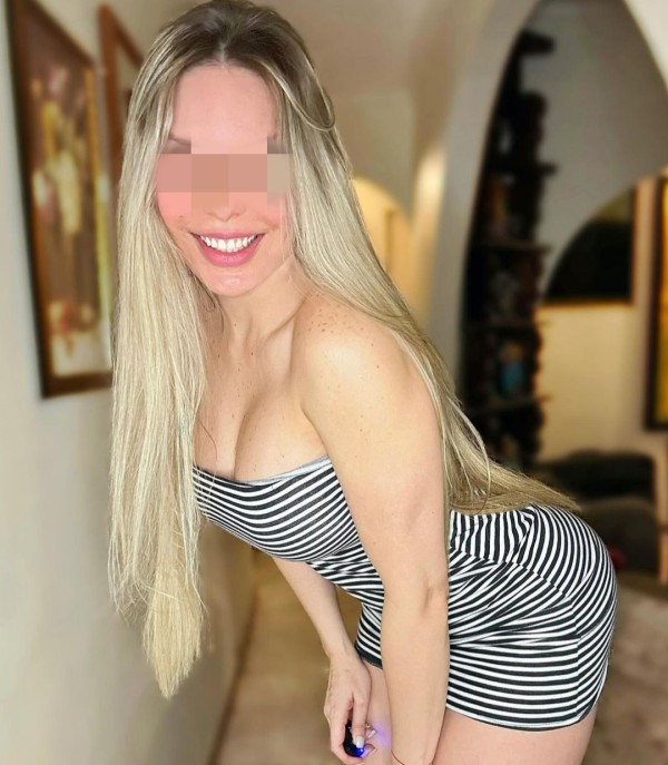 FIESTERA Y EXTROVERTIDA