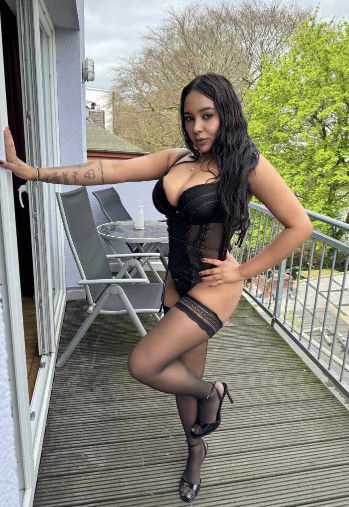 NOVEDAD Pamela hermosa morena colombiana
