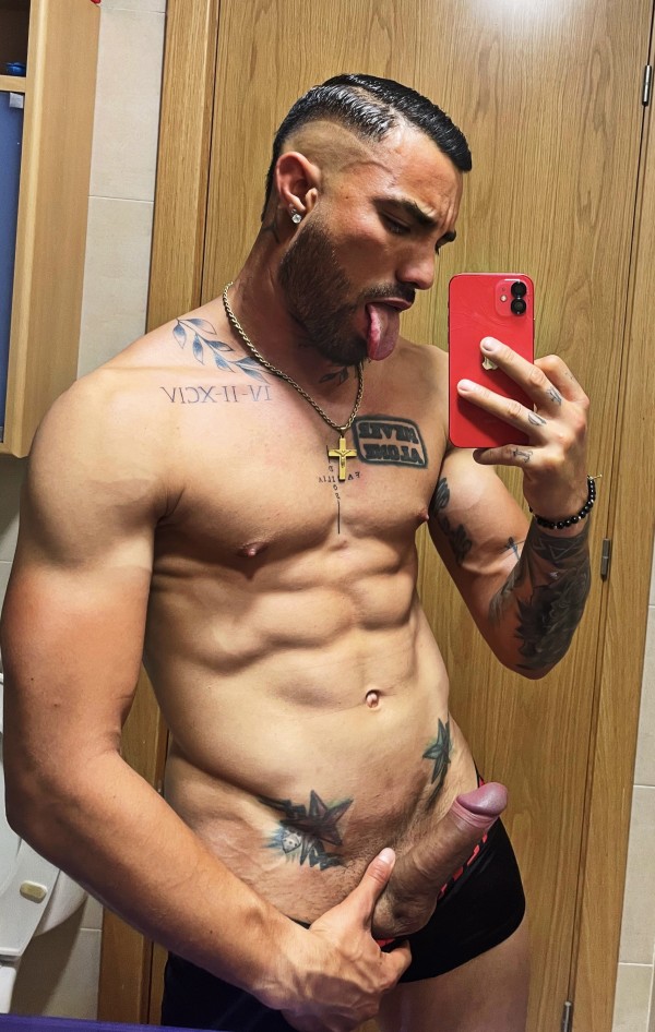 LATINO XL EXPERTO TALADRANDO CULOS