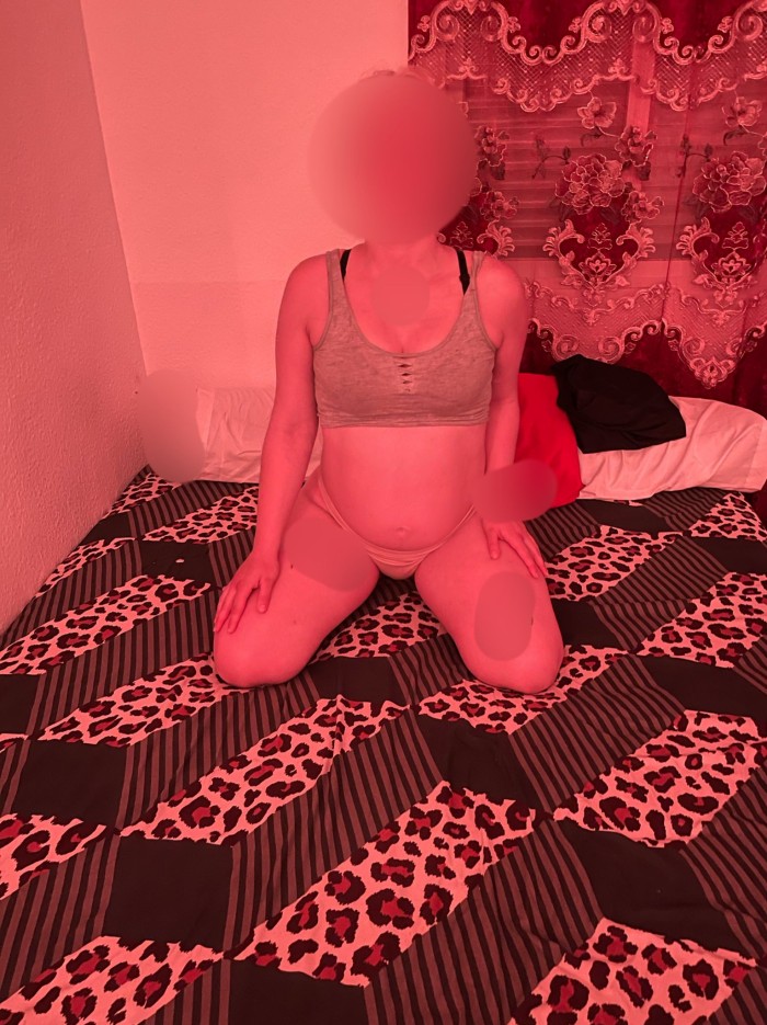 EMBARAZADA ESPAÑOLITA JOVENCITA CALIENTE EN PARLA