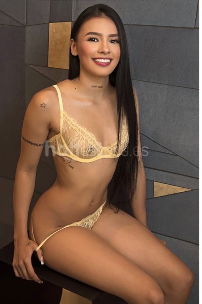 Hermosa Fernanda universitaria , de vacaciones BCN