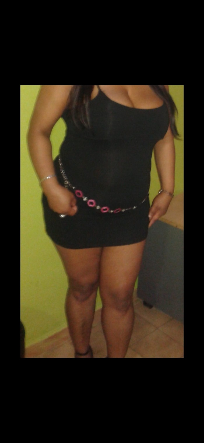 Mulata madurita dominicana de lunes a sábados