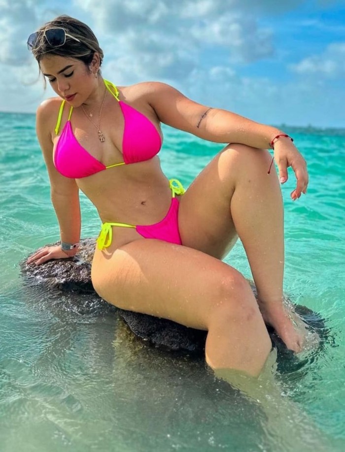 Morenaza impactante sexy atrevida completa fiester