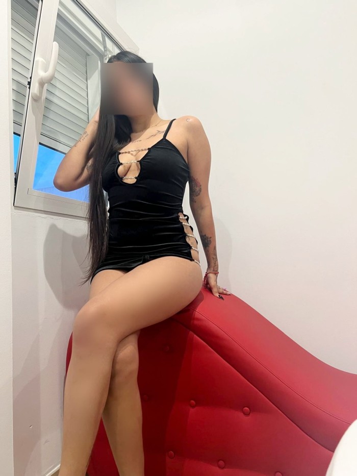 TRAVIESA MUJER EN BUSCA DE UN CABALLERO