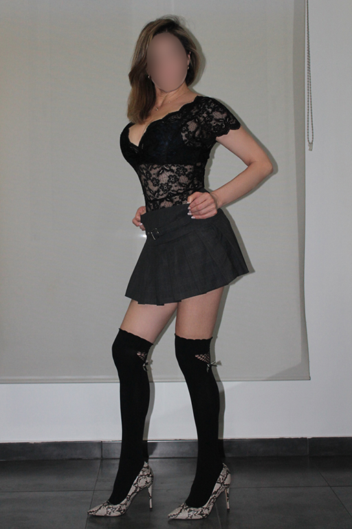 Relájate con Jessica: Tu experta en masajes en Mòs