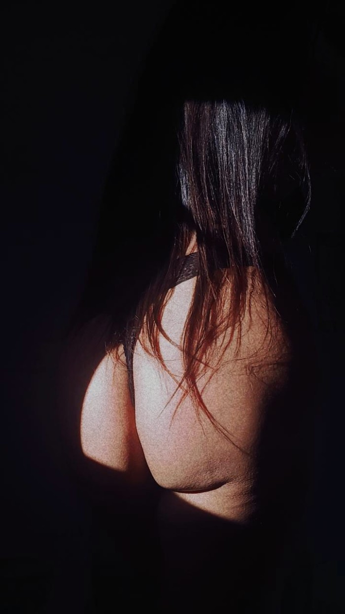 Colombiana jovencita con ganas de mucho sexo