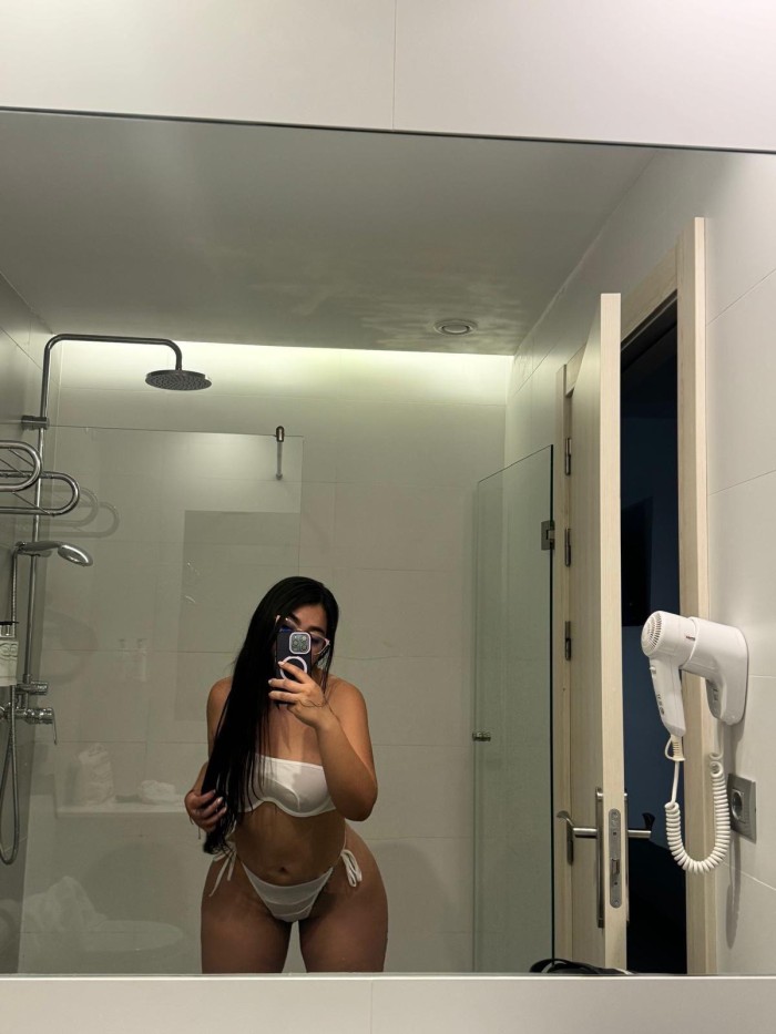 MÍA COLOMBIANA NUEVA EN LA ZONA, SALIDAS