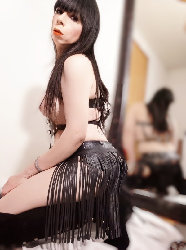 Sonia travesti morenaza activaza para sumisos obediente