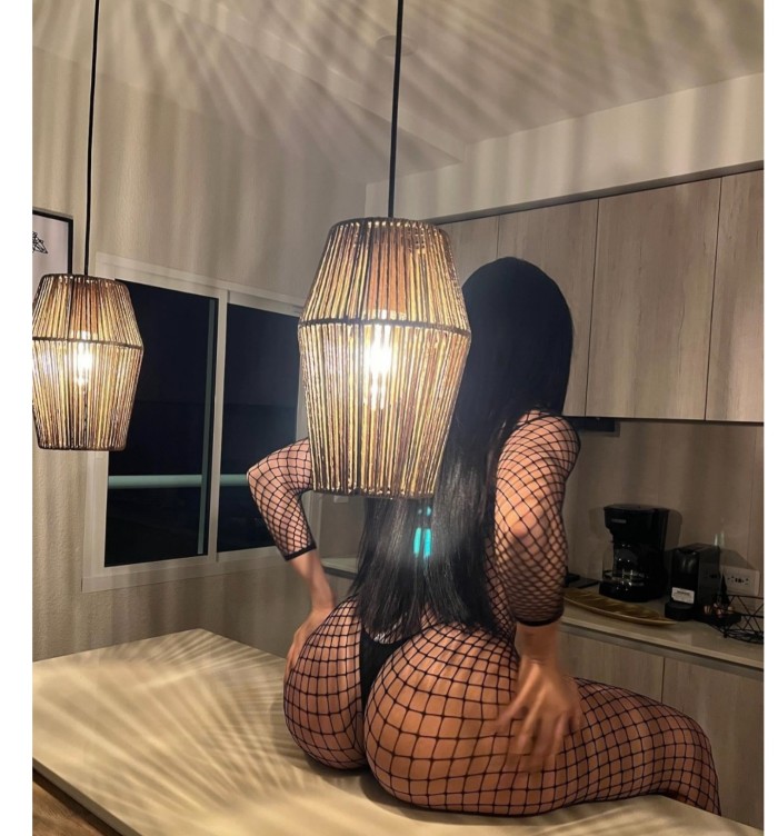 Latina cariñosa