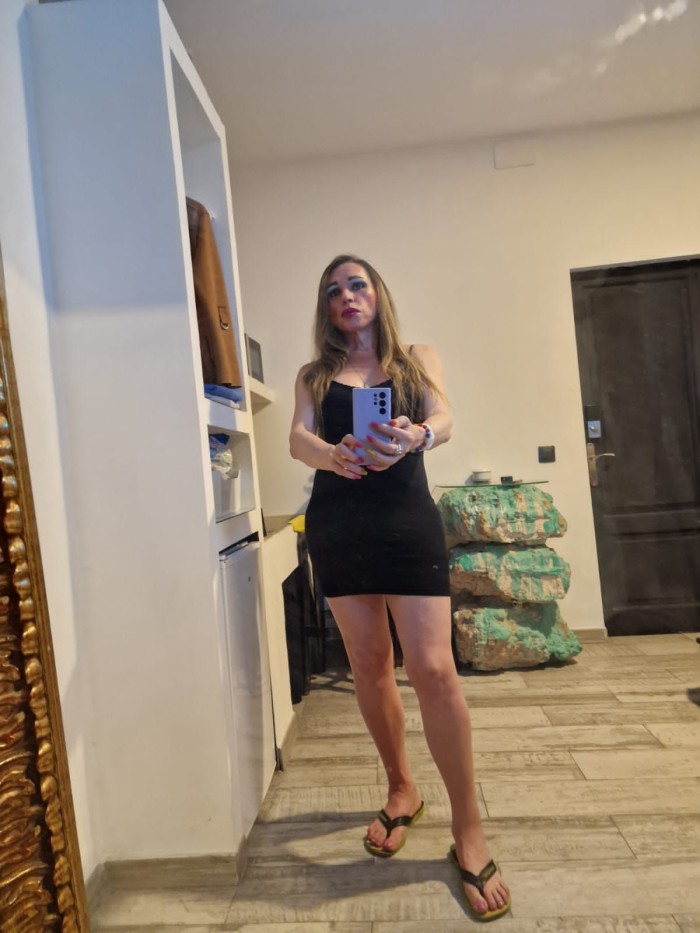 TRAVESTI ANDREA MÁRQUEZ RUBIA TALADRADORA 24HORAS. .