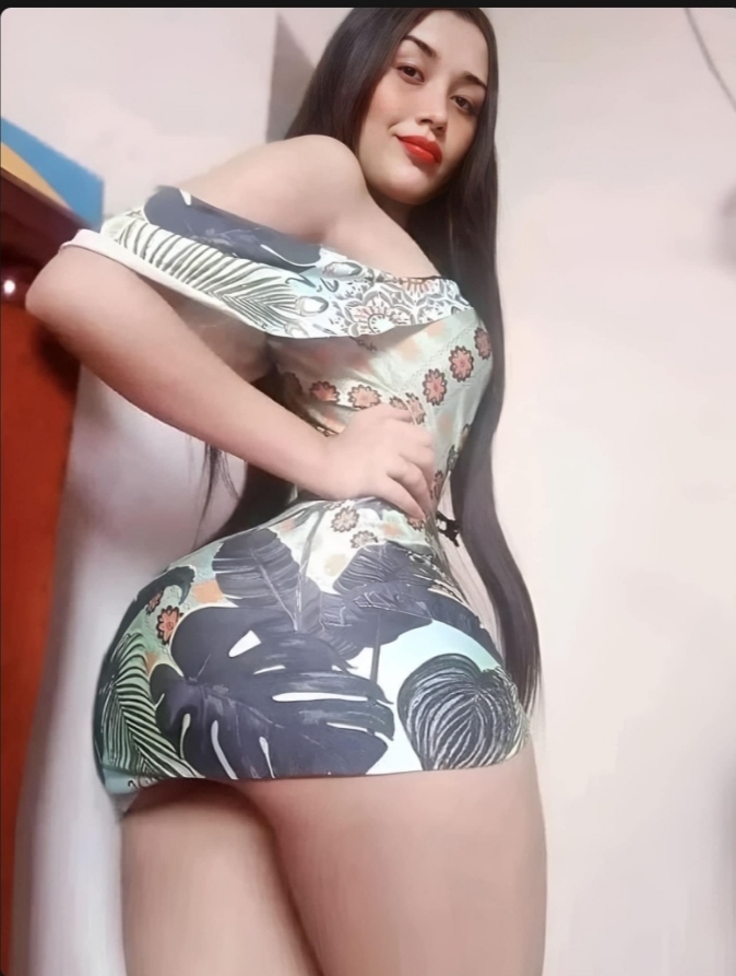 PRECIOSA CANARIA JOVEN EN PLAYA DEL INGLE