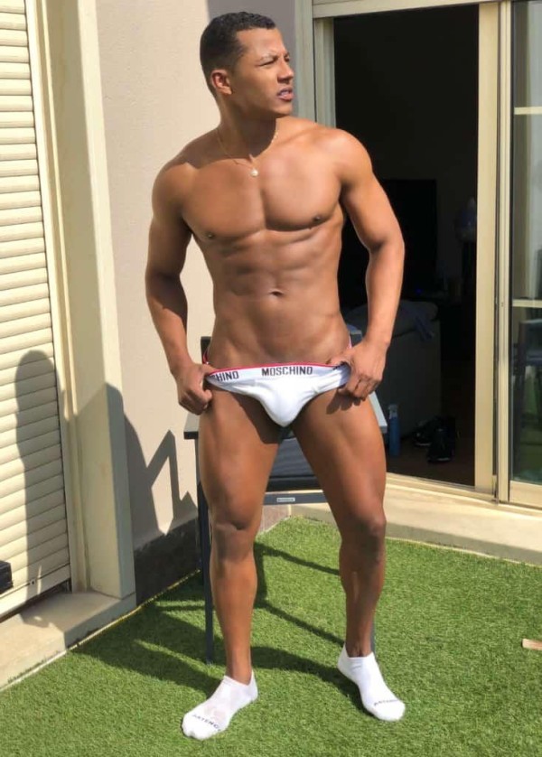 LATINO MULATO CALIENTE DOTADO COMPLACIENTE,