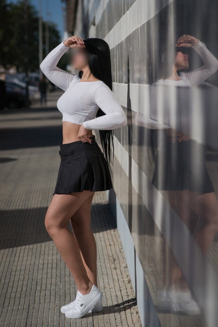 PUTA MUY CACHONDA EN LA CAMA