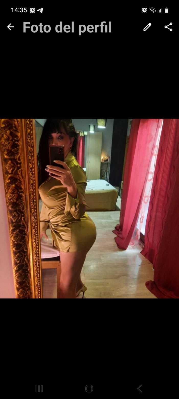 Trans femenina experta en principiantes y enteros