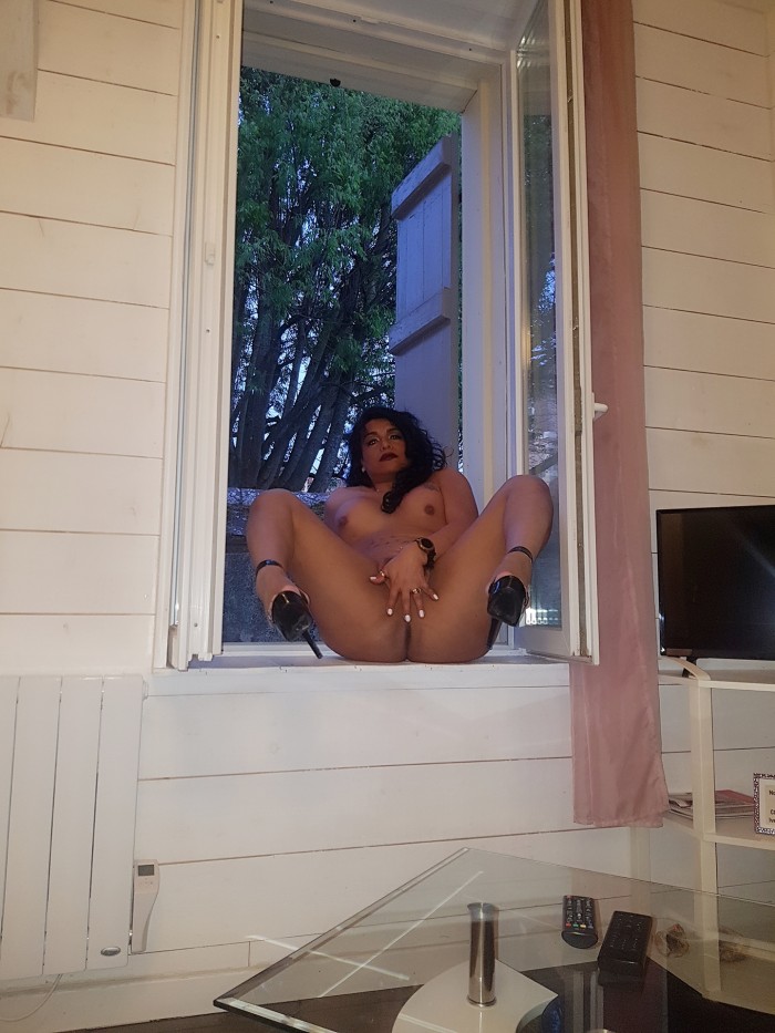 Rebeca linarez lechera, pollona culona y tetona..