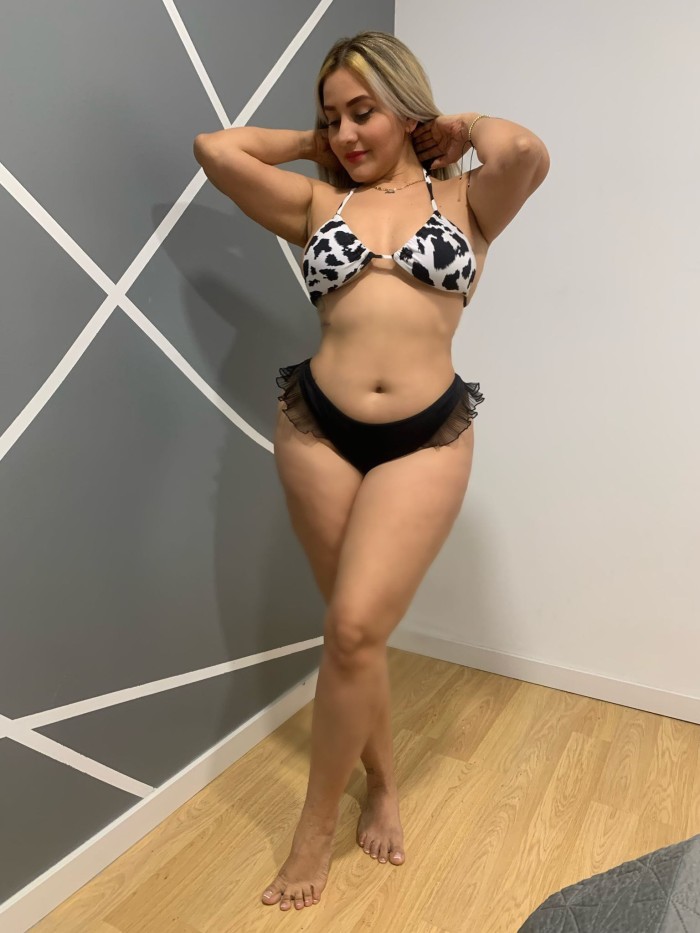 HERMOSA, COMPLACIENTE, LLENA DE PASION.