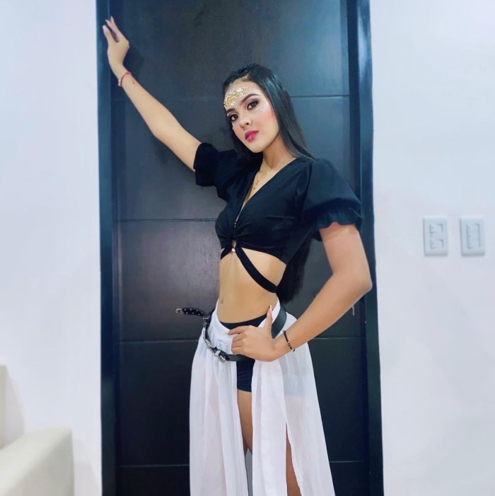 Carla 20 años natural recién llegada a la isla