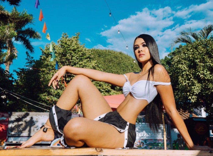 Carla 20 años natural recién llegada a la isla