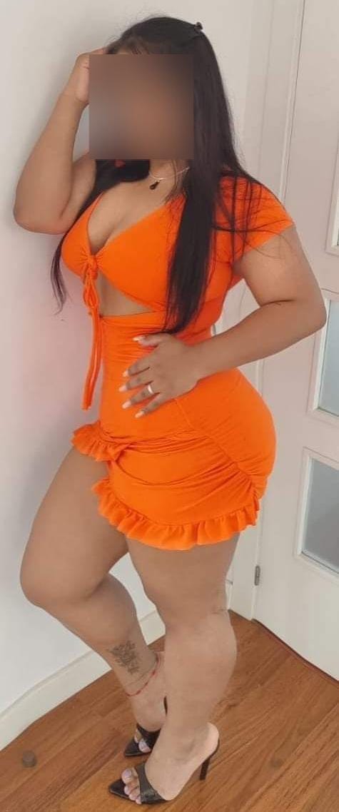 MORENITA DISPUESTA A COMPLACERTE / SALIDAS