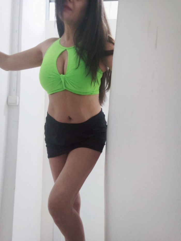 GUAPISIMA CANARIA CON GANAS DE FIESTA