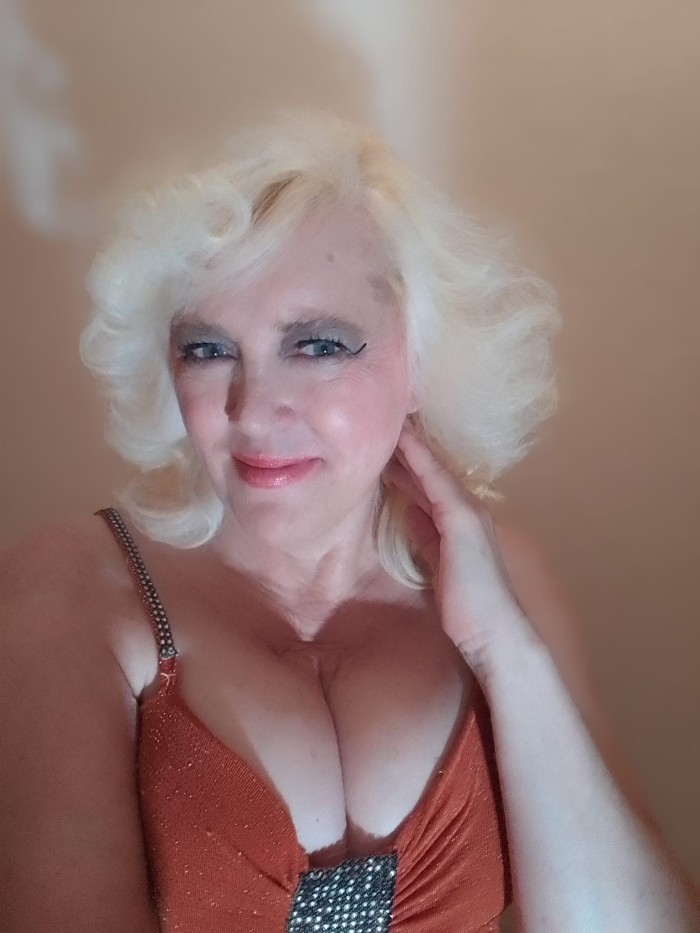 CALIENTE,FIESTERA,MORBO,ESPAÑOLA,MILF