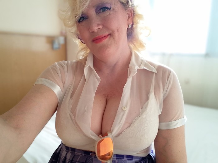 CALIENTE,FIESTERA,MORBO,ESPAÑOLA,MILF