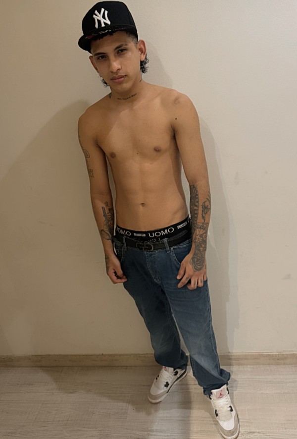 Alejandro Colombiano 23 años activo