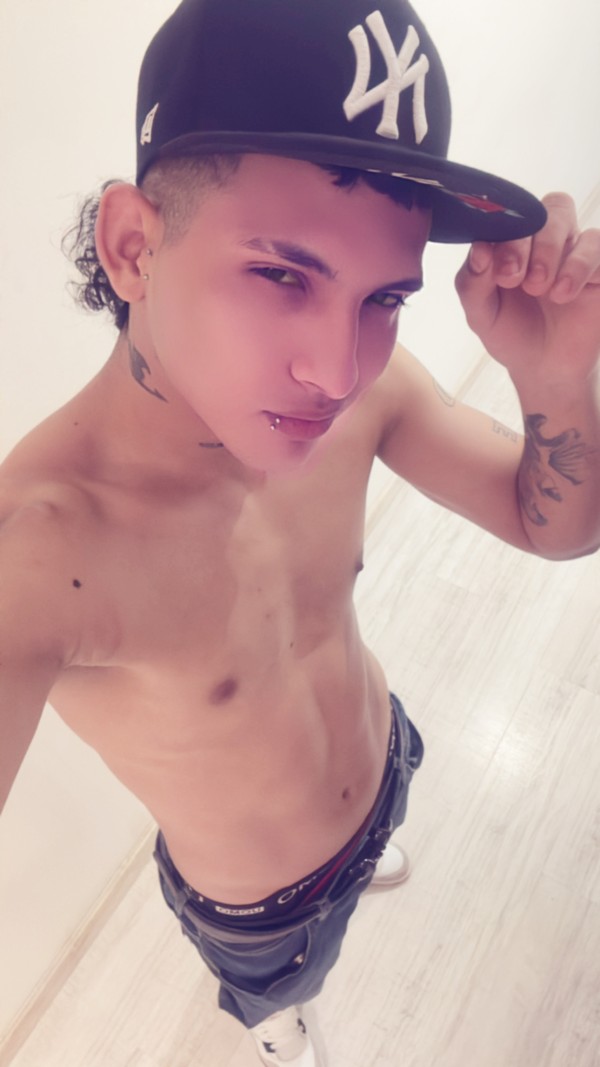 Alejandro Colombiano 23 años activo