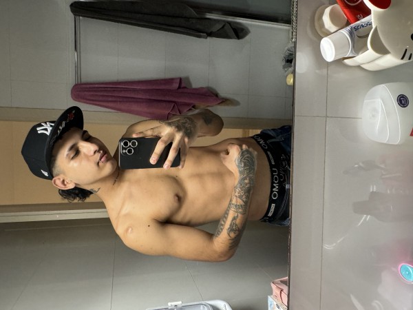 Alejandro Colombiano 23 años activo