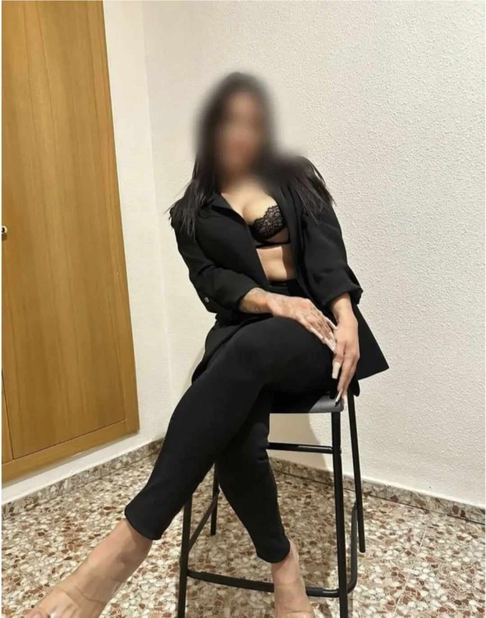 JUGUETONA Y SENSUAL MUJER