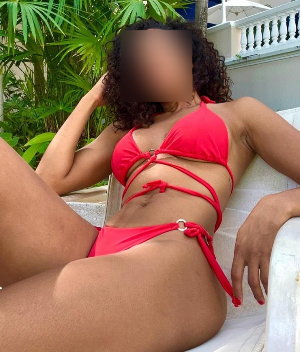 Mulata fiestera muy complaciente y sensual