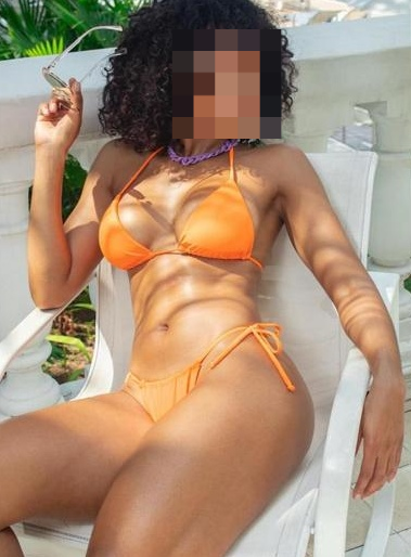 Mulata fiestera muy complaciente y sensual