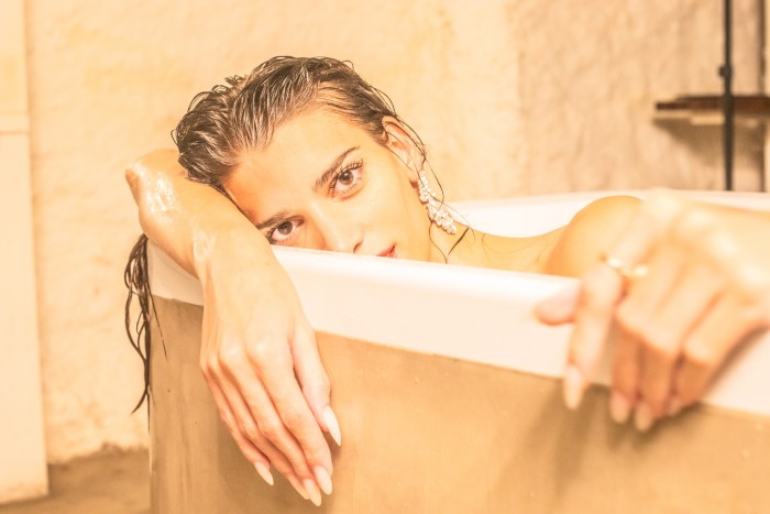 Exclusive 90/60/90  VERSÁTIL también showcam 35€