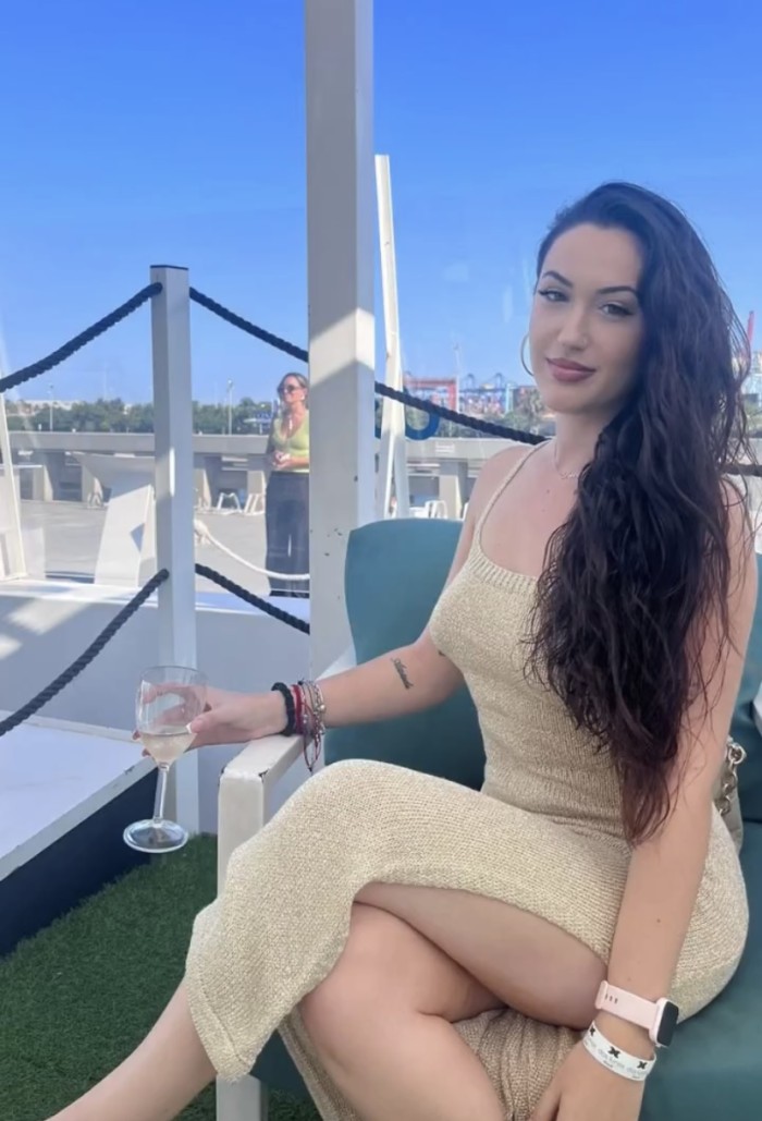 Soy una cachonda ven a conocerme y lo verás