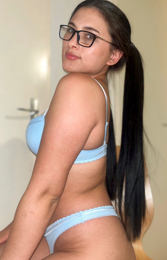 Mia Latina Joven 19 Años