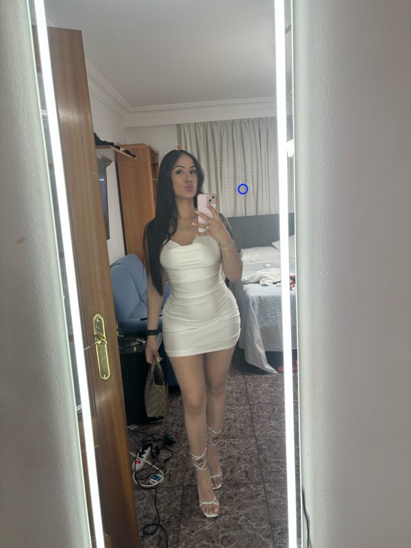 Jovencita española morena muy coqueta