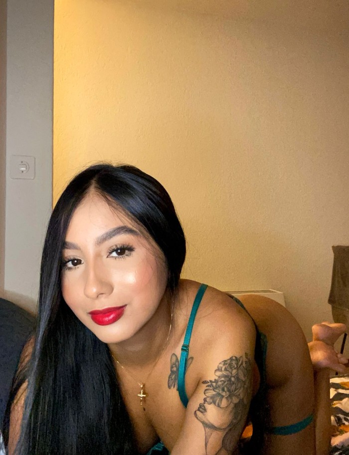 MUY TRAVIESA Y JUGUETONA