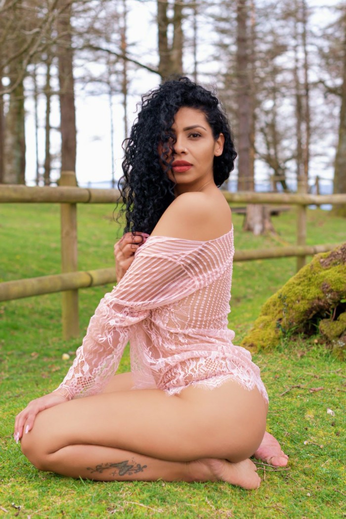 ACTRACTIVA Y MUY SEDUCTORA