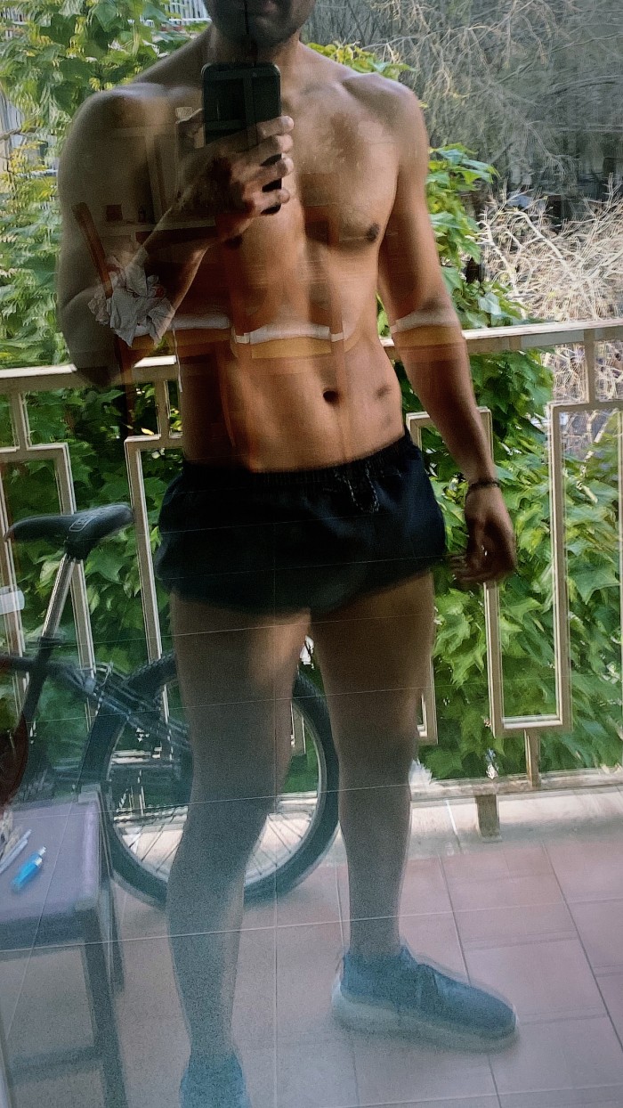 CHICO JOVEN DISPONIBLE PARA SERVICIOS, 19 CM