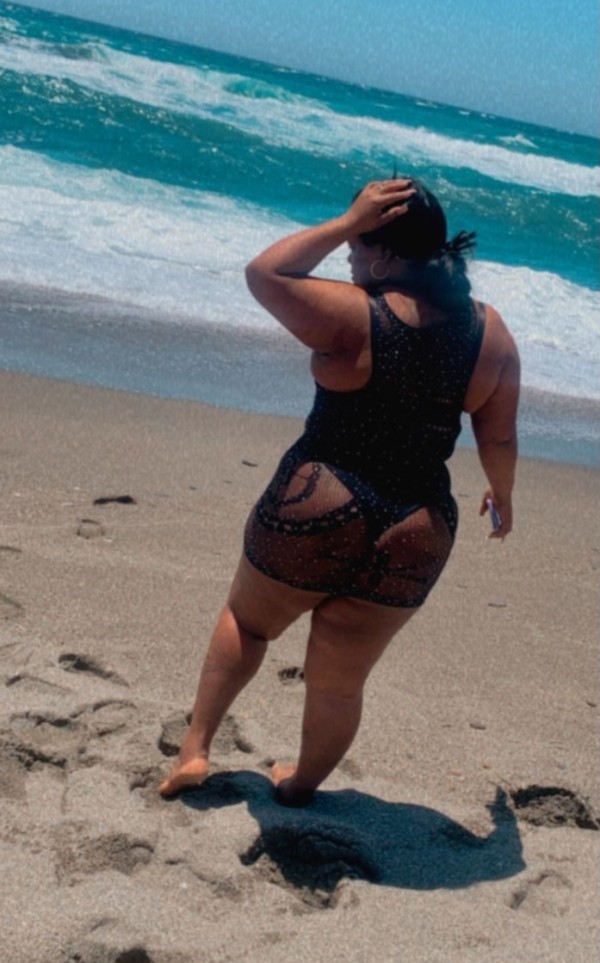 Natacha latina Dominicana tírame amor