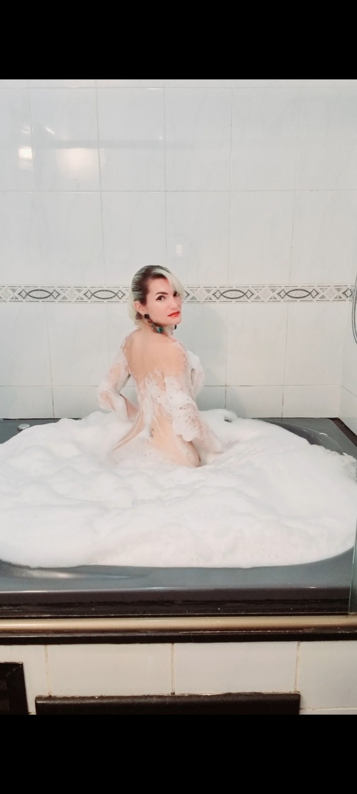 Júlia Trans Jovencita Super Femenina