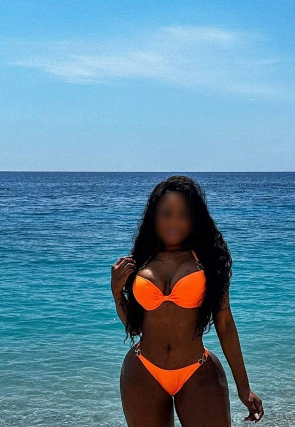 MULATICA DISPUESTA  A TODO