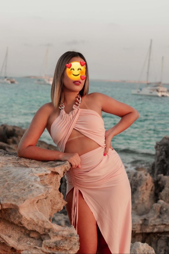 Jovencita exótica y juguetona en Grao de Gandía