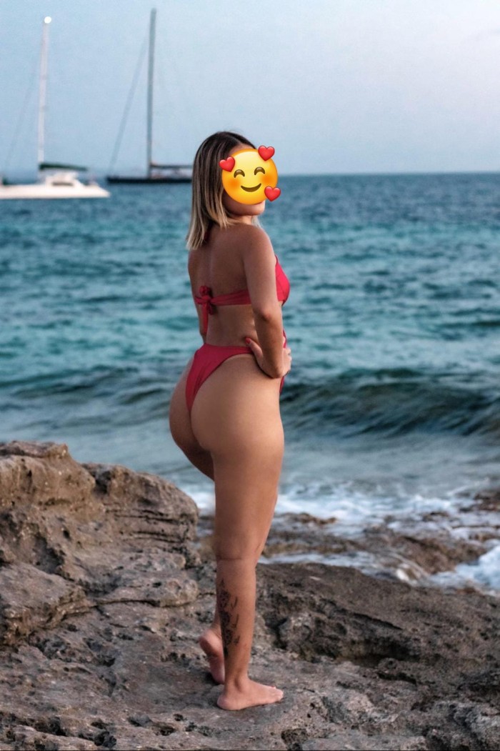 Jovencita exótica y juguetona en Grao de Gandía