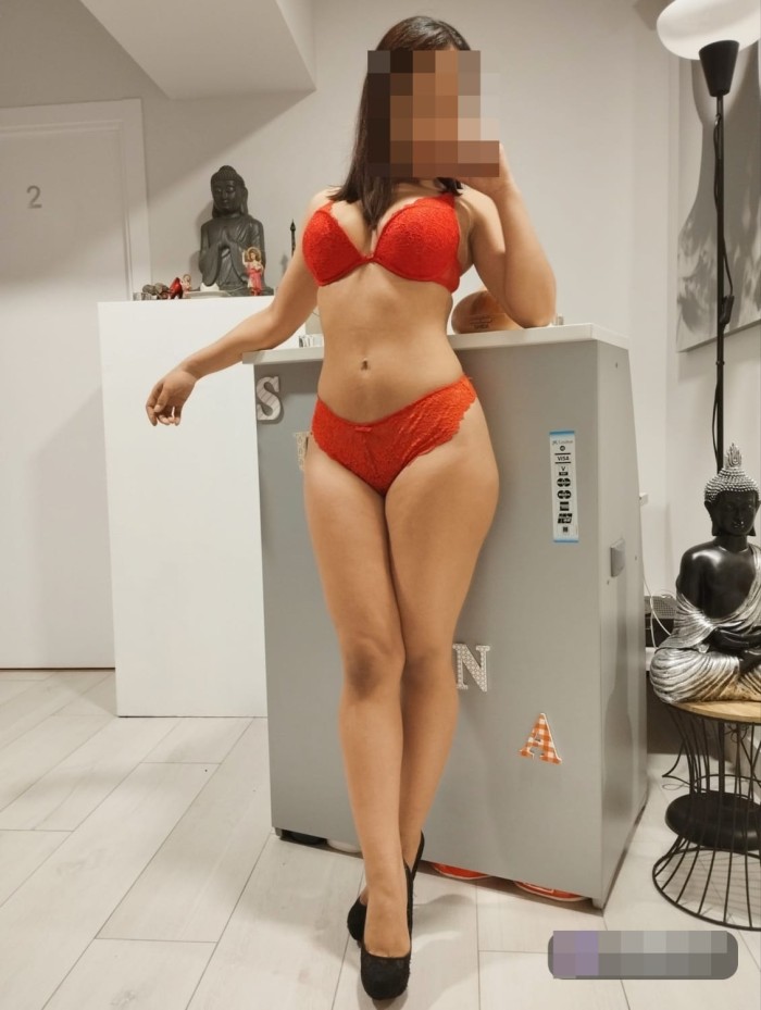 Laura colombiana 25 años